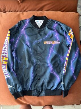 WWE WrestleMania ChalkLine Lightning Coach Jacket Men’s Medium Black Purple Snap